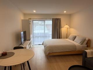 Modern & Comfy Studio Apartment in Ellerslie - 3
