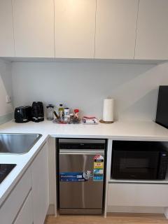 Modern & Comfy Studio Apartment in Ellerslie - 1