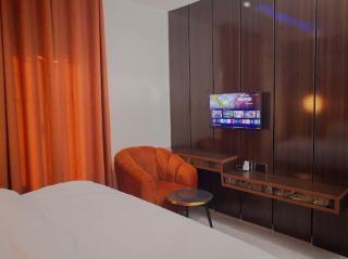 Maxbliss Optimum Royal Hotel - 4