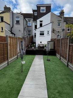 D1 Contractor Stay in Chatham | Workers, Free parking - 6