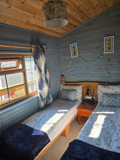 Unique Caravan with Outdoor Space Lodge - 9