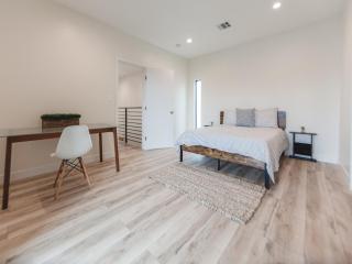Memory Foam Beds - Relax in the Heart of Sunny LA in a Holiday Home - 5