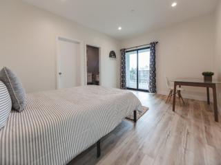 Memory Foam Beds - Relax in the Heart of Sunny LA in a Holiday Home - 2