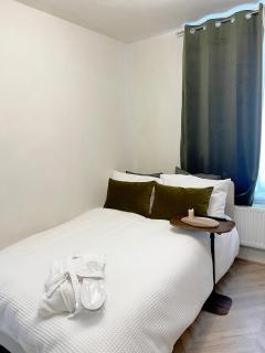 Stylish Cosy Double Room - Near University Hospital City Centre - 8