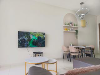 sp13a 55inch tv Netflix 6pax 2park kelab Rahman putra Sungai buloh - 3