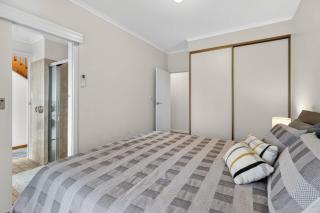 4 1 Harbour View Terrace BYO Linen - 3