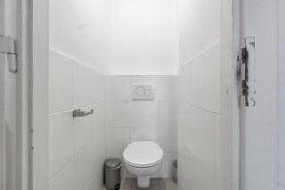 Bright - 3BR - Fast Wifi - At Bus and Tram Station - 9