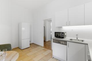 Bright - 3BR - Fast Wifi - At Bus and Tram Station - 6