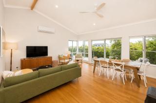 Cozy Beachside Escape Near the Coast - 5