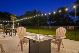 NEW Southern Oaks Retreat Sleeps 8 in Luxury - 8