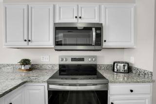 NEW Southern Oaks Retreat Sleeps 8 in Luxury - 7