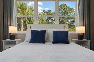 NEW Southern Oaks Retreat Sleeps 8 in Luxury - 2