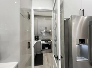 Stunning New-Build in South Surrey Steps from Shopping Parks & White Rock Beach - 1