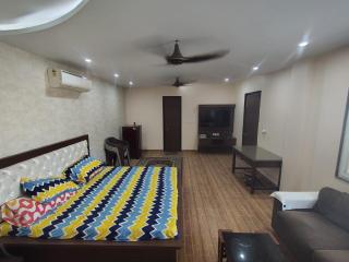Rooftop Retreat- Peaceful & Luxurious Homestay BnB - 4