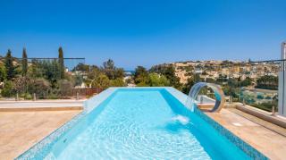 Villa Gaia - Sunset Views, Indoor Heated Pool, Sauna and Games Room - 3