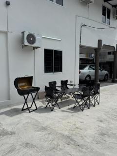 Retro Cozy Corner-lot Homestay 18pax Raja Uda Butterworth Sunway Netflix TV Camping Vibe - 1