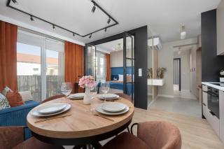 Family Apartment with Balcony, Air Conditioning and Parking by Renters Prestige - 1