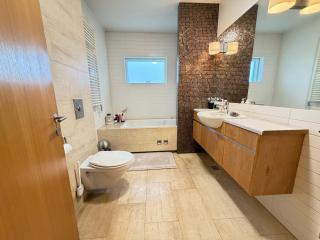 Modern house in Fossvogur, Reykjavik - Birta Rentals - 9