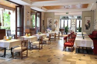Four Season Ocean Courtyard Hotel - 1