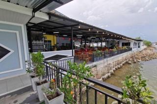 Chaiyai River Front Hotel - 1
