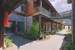 Dawnscape Courtyard - 1