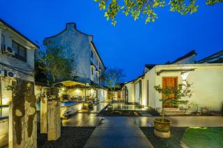 Floral Hotel Zerunju Light Luxury Guesthouse - 1