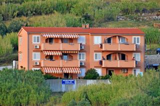 Apartments Jela - Metajna - 0