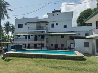 Rem's Virgin Island Hotel - 7
