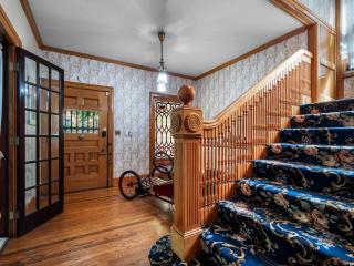 Historic 1895 Victorian - 7 BR - Sleeps 12 - Grill - 2