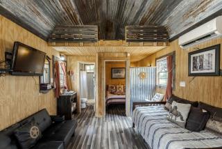 Rustic Ranch Hideaway Cabin with Stargazing & Sunset Views near Kerrville in Mountain Home, Texas - 9