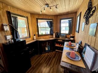 Rustic Ranch Hideaway Cabin with Stargazing & Sunset Views near Kerrville in Mountain Home, Texas - 8