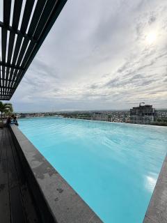 Luxury Airport Studio Pool & Gym The lennox - 0