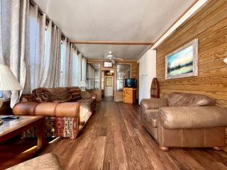 Spacious Luxury Retreat with Fire Pit & Resort Amenities Near Zwolle, Louisiana - 8
