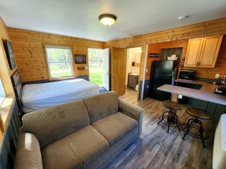 Tranquil Cottage with Picnic Table and Fire Ring in Trempealeau, Wisconsin - 8