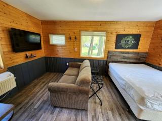 Tranquil Cottage with Picnic Table and Fire Ring in Trempealeau, Wisconsin - 6