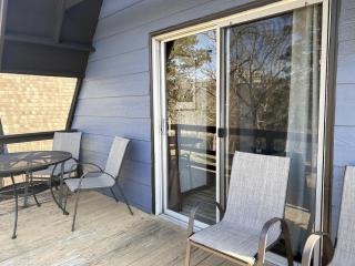 Family Glamping Getaway with Amazing Lake Views of Table Rock Lake - 5