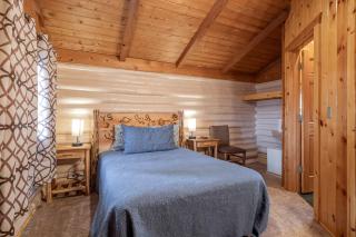 Relaxing Log Cabin for a Memorable Couples Getaway near Grand Teton National Park in Idaho - 3