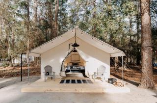 Luxury Glamping by Lake Blackshear: Cozy Safari Tent in Cordele, Georgia - 0