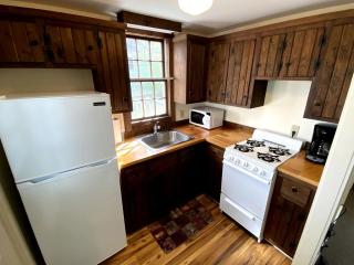 Charming Coastal Cottage with Private Deck near Camden, Maine - 5