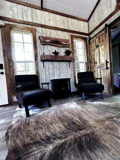 Unique Treehouse on Working Farm in Texas, Perfect for Rustic Weekends in Nature - 8
