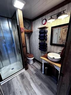 Unique Treehouse on Working Farm in Texas, Perfect for Rustic Weekends in Nature - 4
