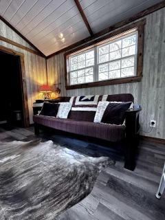 Unique Treehouse on Working Farm in Texas, Perfect for Rustic Weekends in Nature - 1