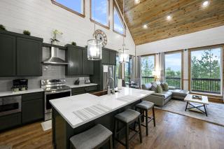 Treetop Cabin Getaway with Sauna, Hot Tub & Forest Views in Oklahoma - 8