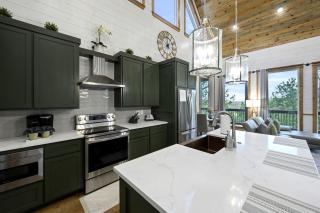 Treetop Cabin Getaway with Sauna, Hot Tub & Forest Views in Oklahoma - 1