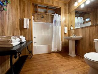 Scenic Waterfront Cabin with Private Pond and Outdoor Amenities near Zwolle, Louisiana - 6
