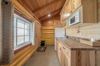 Peaceful Log Cabin near Jackson Hole for an Amazing Outdoor Escape in Ashton, Idaho - 5