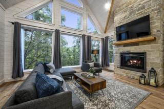 Secluded Luxury Cabin for Couples with Soaker Tub & Forest Views in Oklahoma - 9