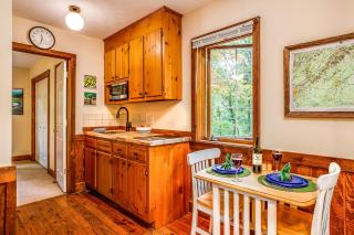 Cabin Retreat with a View: Your Guide to the Best on the Blue Ridge Parkway in Virginia - 7
