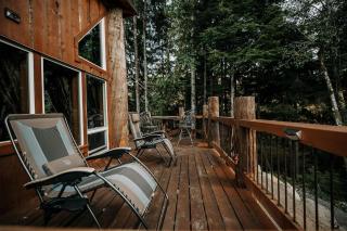 Off-Grid Log Cabin near Olympic National Park, Perfect for a Weekend of Hiking in Temperate Rainforests - 5