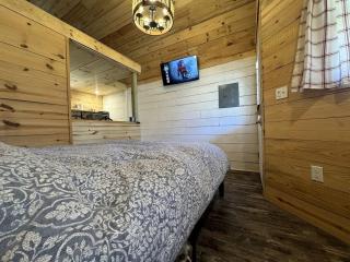 Cozy Tiny Cabin with Rustic Charm near Mineral Wells, Texas - 3